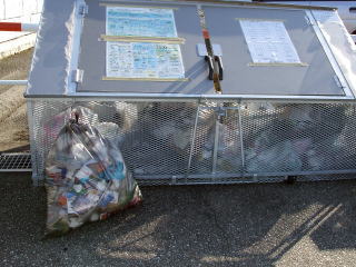 ゴミステーション（折りたたみ式）ゴミを入れた状態